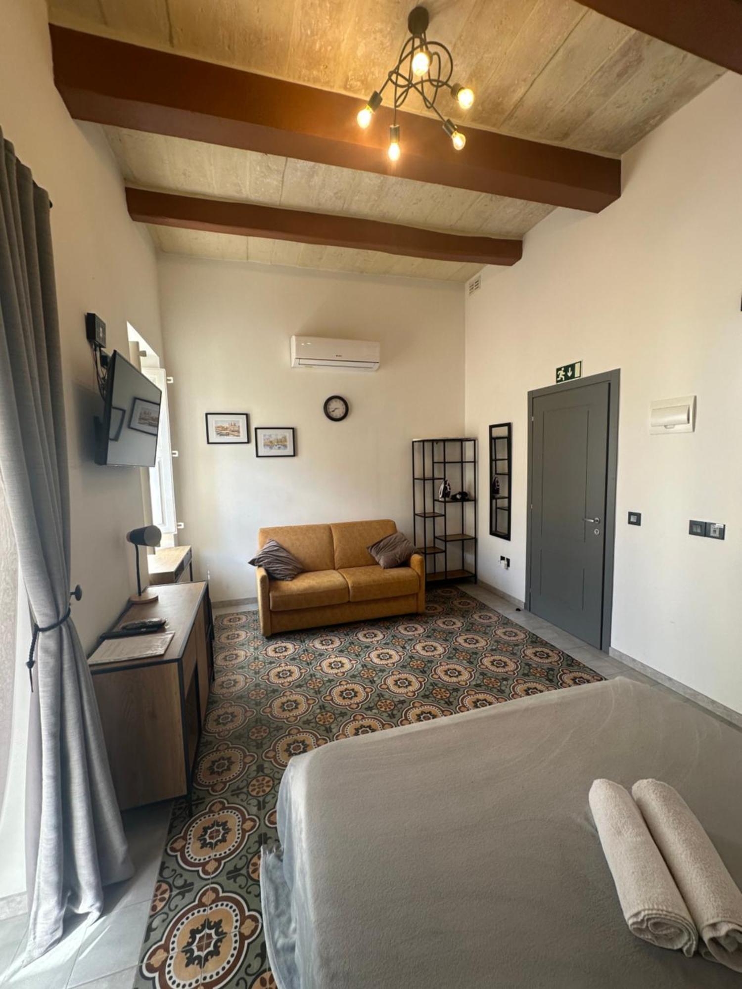 Apartment Ivy - Modern Townhouse Paola